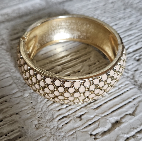 Host Pick! Vintage Gold and Enamel Bangle Bracelt Cuff - Picture 3 of 4